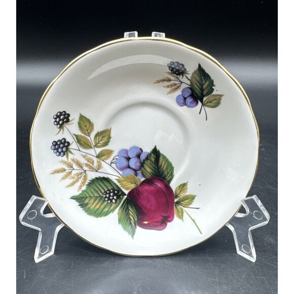Royal Grafton FRUIT Bone China Teacup & Saucer Set Apple Grapes Blackberry - Picture 2 of 10
